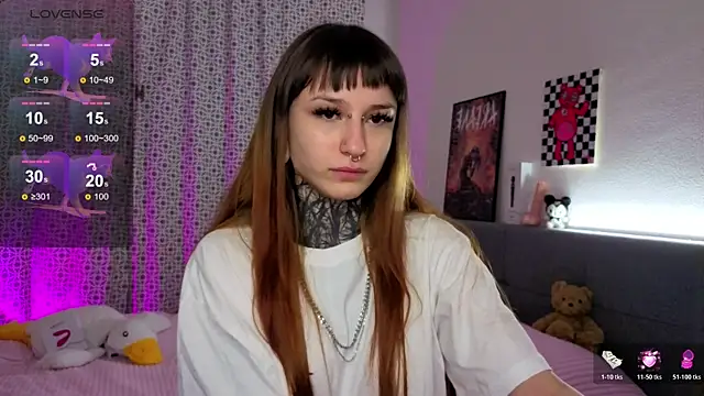 Snapshot of LilithPoison chatting on 12-17-25, 06:35 LilithPoison online show from 12-17-25, 06:35