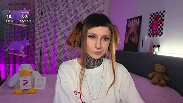 Snapshot of LilithPoison chatting on 11-01-25, 06:02 LilithPoison online show from 11-01-25, 06:02