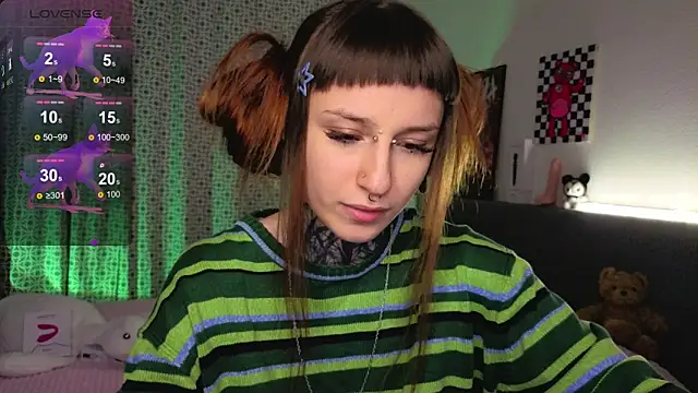 Snapshot of LilithPoison chatting on 11-14-25, 06:11 LilithPoison online show from 11-14-25, 06:11