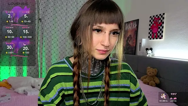 Snapshot of LilithPoison chatting on 12-20-25, 06:11 LilithPoison online show from 12-20-25, 06:11