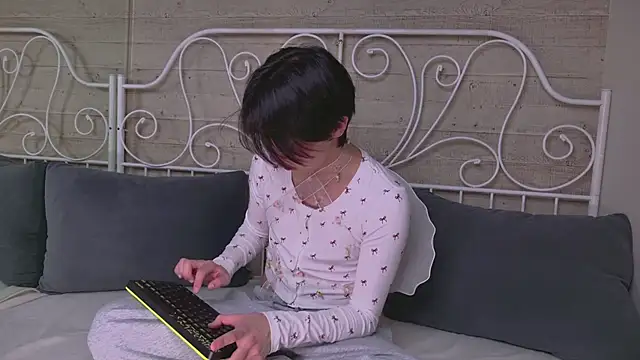 HeejinWang online show from 10-31-25, 08:27