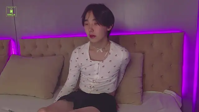 HeejinWang online show from 10-15-25, 08:17