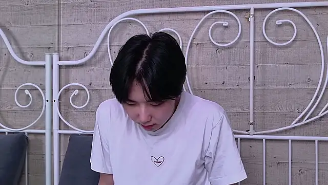 Snapshot of HeejinWang chatting on 05-30-26, 04:41 HeejinWang online show from 05-30-26, 04:41