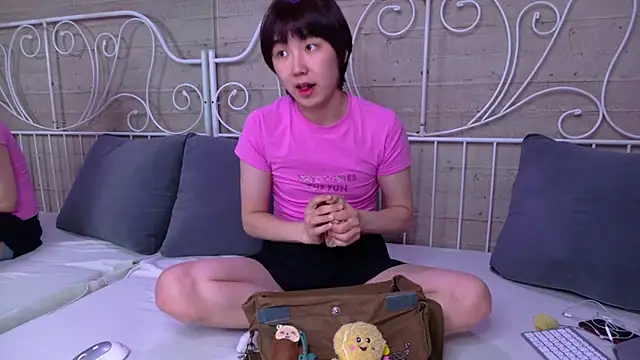 Snapshot of HeejinWang chatting on 04-25-26, 04:15 HeejinWang online show from 04-25-26, 04:15