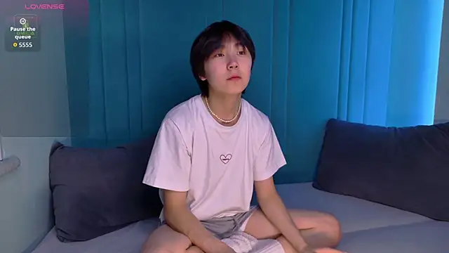 HeejinWang online show from 11-19-25, 08:20