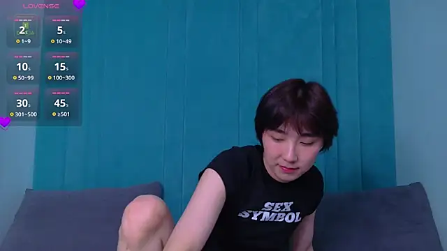 Snapshot of HeejinWang chatting on 04-18-26, 08:20 HeejinWang online show from 04-18-26, 08:20