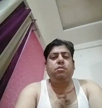 Snapshot of Love40777 chatting on 05-26-26, 06:39 Love40777 online show from 05-26-26, 06:39