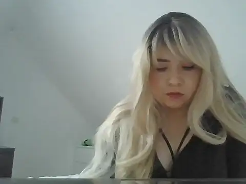 Snapshot of emmadiamondz chatting on 10-28-25, 09:41 emmadiamondz online show from 10-28-25, 09:41