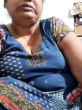 Mmm143 online show from 06-17-26, 01:32