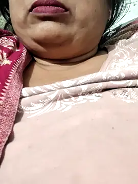 Snapshot of Mmm143 chatting on 02-10-26, 12:15 Mmm143 online show from 02-10-26, 12:15