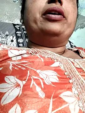 Snapshot of Mmm143 chatting on 03-05-26, 03:58 Mmm143 online show from 03-05-26, 03:58