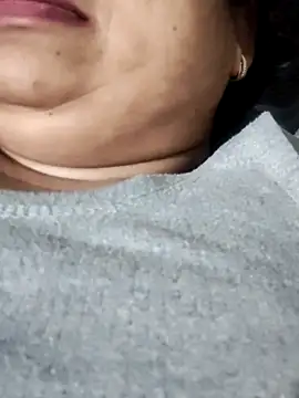 Snapshot of Mmm143 chatting on 02-20-26, 07:32 Mmm143 online show from 02-20-26, 07:32