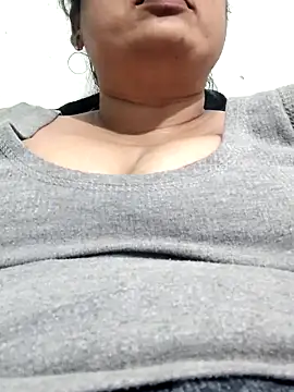 Snapshot of Mmm143 chatting on 02-15-26, 06:14 Mmm143 online show from 02-15-26, 06:14