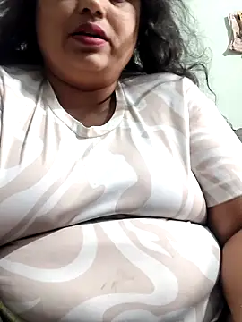 Snapshot of Mmm143 chatting on 03-02-26, 05:52 Mmm143 online show from 03-02-26, 05:52