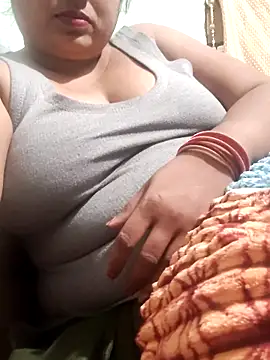 Snapshot of Mmm143 chatting on 02-19-26, 06:16 Mmm143 online show from 02-19-26, 06:16