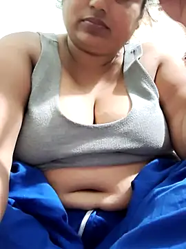 Snapshot of Mmm143 chatting on 02-17-26, 08:39 Mmm143 online show from 02-17-26, 08:39