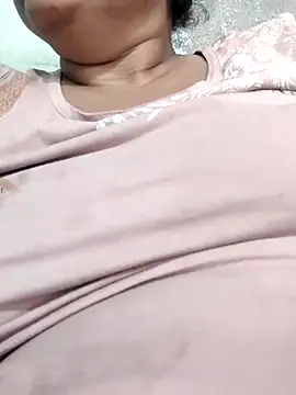 Snapshot of Mmm143 chatting on 02-28-26, 04:56 Mmm143 online show from 02-28-26, 04:56