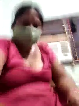 Snapshot of Mmm143 chatting on 10-24-25, 06:40 Mmm143 online show from 10-24-25, 06:40