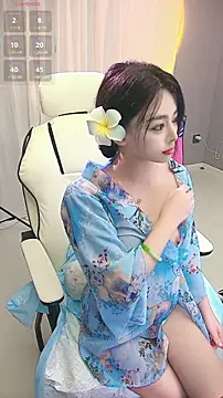 Snapshot of lulu5211 chatting on 10-18-25, 12:07 lulu5211 online show from 10-18-25, 12:07