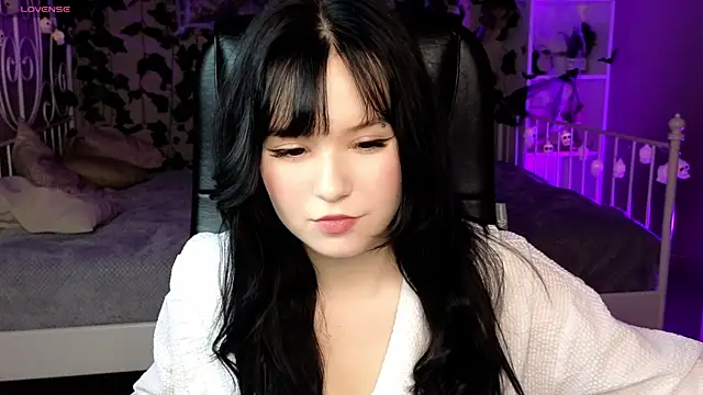 Aurora Gilbert online show from 10-25-25, 10:47