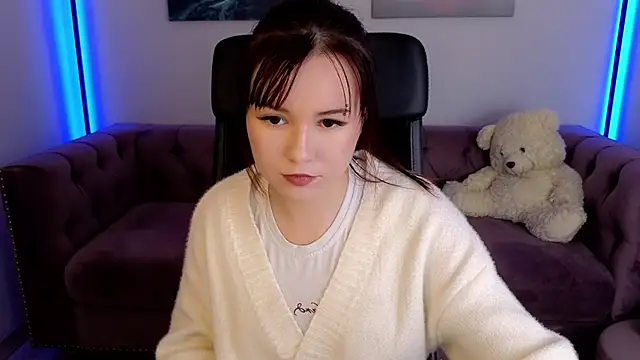 Aurora Gilbert online show from 09-18-25, 11:02