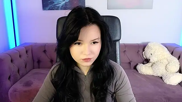 Aurora Gilbert online show from 10-08-25, 11:01