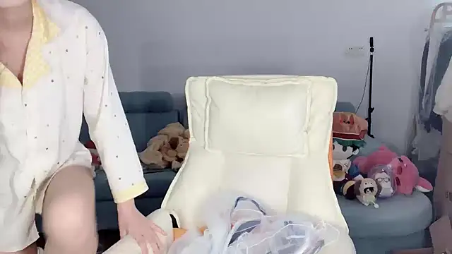 Akong11 online show from 04-05-26, 05:03