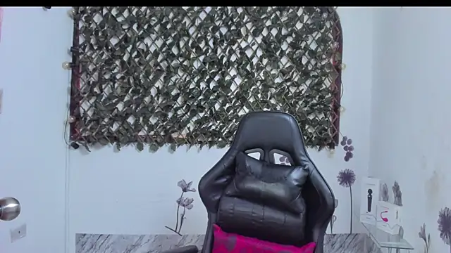 Luna021 1 online show from 10-17-25, 06:43