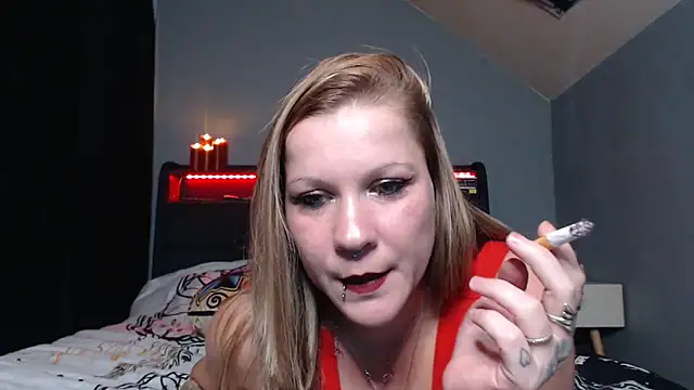 Snapshot of AnnaFalconeX chatting on 10-21-25, 07:57 AnnaFalconeX online show from 10-21-25, 07:57