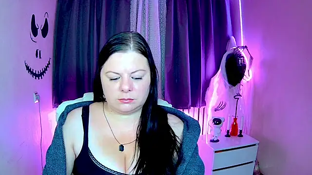 Snapshot of BritneyRaine chatting on 10-19-25, 06:16 BritneyRaine online show from 10-19-25, 06:16