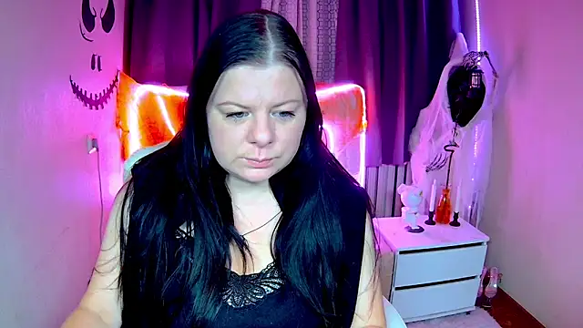Snapshot of BritneyRaine chatting on 10-18-25, 06:15 BritneyRaine online show from 10-18-25, 06:15