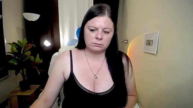 Snapshot of BritneyRaine chatting on 10-08-25, 12:07 BritneyRaine online show from 10-08-25, 12:07