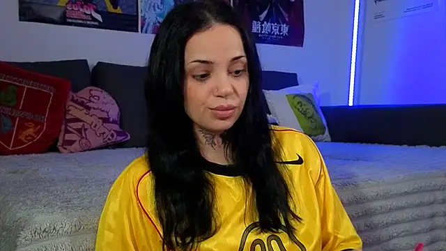 Snapshot of KiraQuinn1 chatting on 05-17-26, 05:24 KiraQuinn1 online show from 05-17-26, 05:24