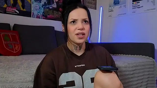 KiraQuinn1 online show from 04-23-26, 04:52