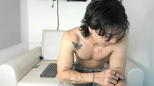 toji luxxer online show from 10-21-25, 02:33