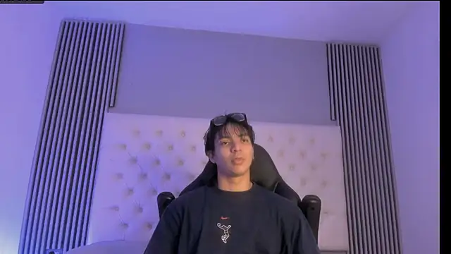 toji luxxer online show from 11-24-25, 02:44