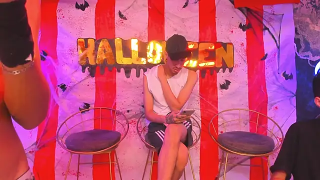 Snapshot of Juicy_Creww chatting on 10-15-25, 01:30 Juicy Creww online show from 10-15-25, 01:30