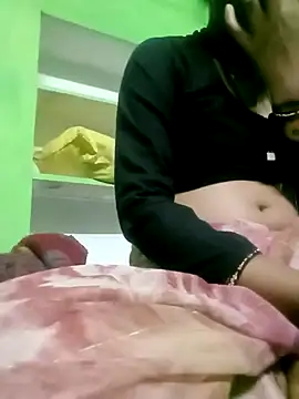 Hotwera97444 online show from 04-17-26, 05:16