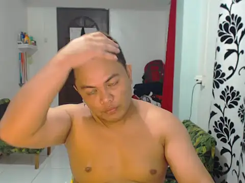 Snapshot of Gayasianzowe chatting on 09-29-25, 10:54 Gayasianzowe online show from 09-29-25, 10:54
