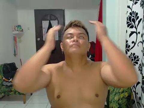 Snapshot of Gayasianzowe chatting on 09-28-25, 12:56 Gayasianzowe online show from 09-28-25, 12:56