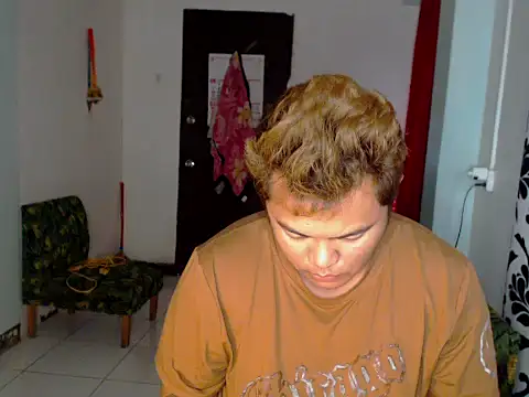 Snapshot of Gayasianzowe chatting on 09-26-25, 10:38 Gayasianzowe online show from 09-26-25, 10:38