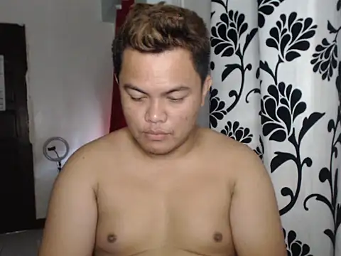 Snapshot of Gayasianzowe chatting on 10-08-25, 05:53 Gayasianzowe online show from 10-08-25, 05:53