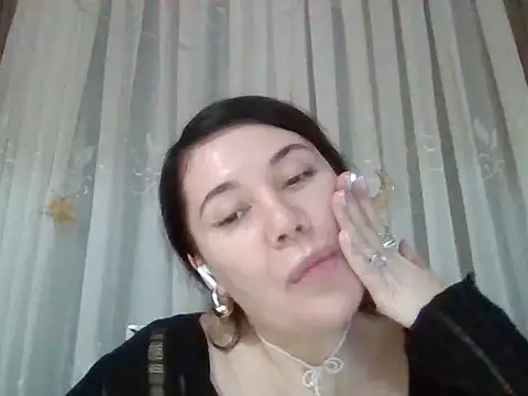 Snapshot of Lomivah chatting on 02-11-26, 03:45 Lomivah online show from 02-11-26, 03:45
