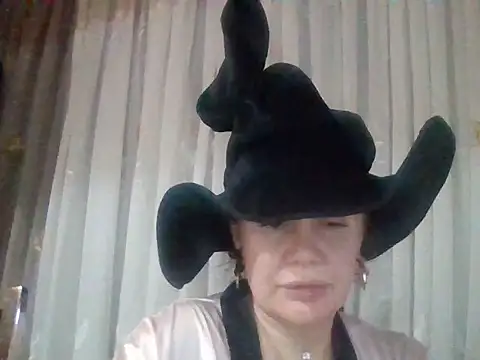 Lomivah online show from 10-31-25, 04:14