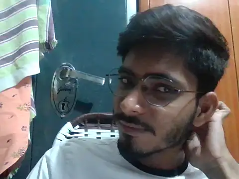 Snapshot of vikranthLong chatting on 10-07-25, 07:04 vikranthLong online show from 10-07-25, 07:04