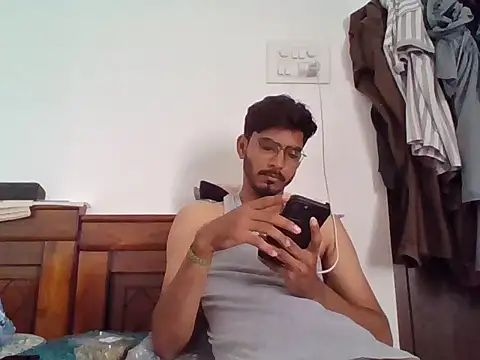 Snapshot of vikranthLong chatting on 10-17-25, 05:33 vikranthLong online show from 10-17-25, 05:33