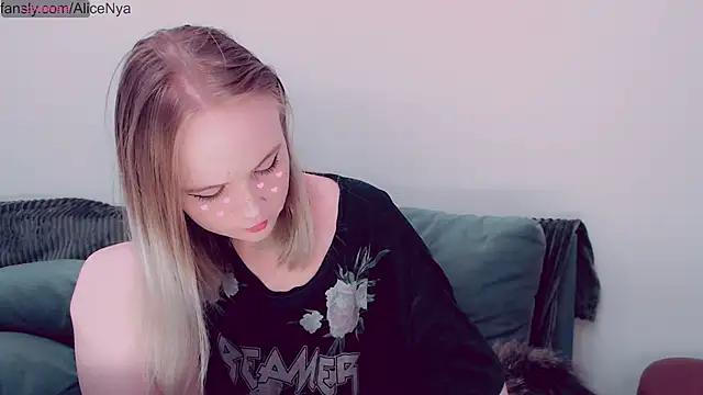 AliceNya cute online show from 10-29-25, 05:06