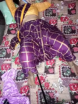 Snapshot of Romantic_couple89 chatting on 09-24-25, 04:35 Romantic couple89 online show from 09-24-25, 04:35