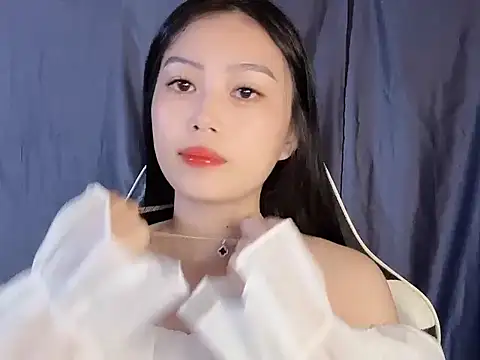 Snapshot of Lyly4757 chatting on 09-22-25, 02:34 Lyly4757 online show from 09-22-25, 02:34