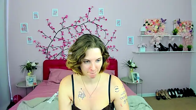 Snapshot of SabrinaRayX chatting on 10-14-25, 06:36 SabrinaRayX online show from 10-14-25, 06:36